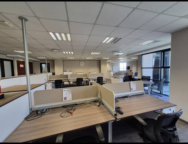 423M² OFFICE TO LET IN SANDTON CENTRAL